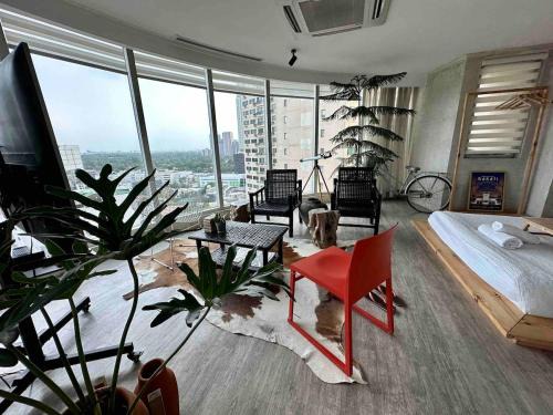 Downtown Appartement | 55-SQM The Urban Cabin in Poblacion Makati