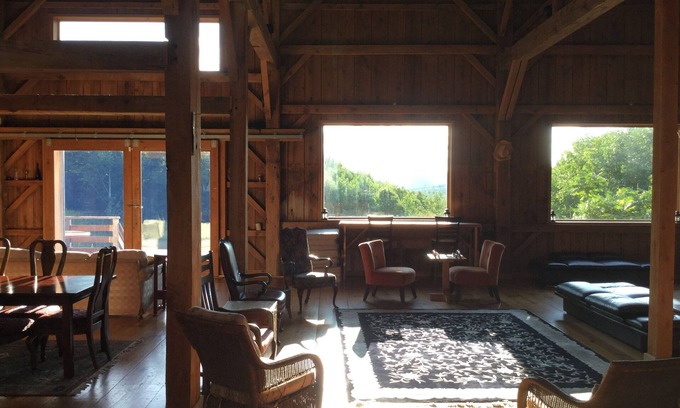 Denver Maison | 5500sqft Montagne Grange sur 300 acres de terrain boisé. La structure magnifique, une vue imprenable!