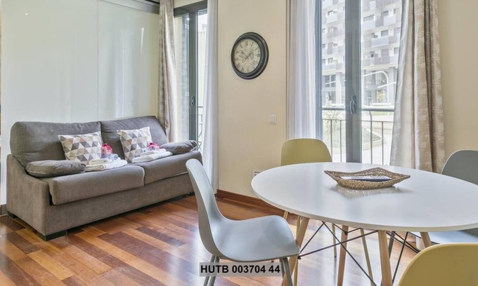 Les Corts Appartement | 56. Anglesola apartment