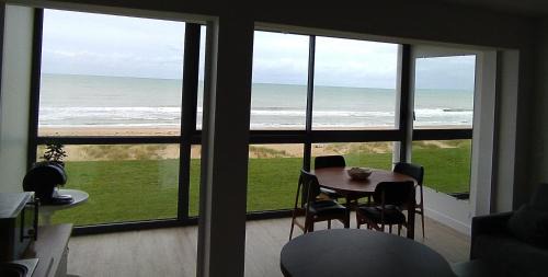 Le Home Appartement | 57 M2 LES PIEDS DANS l EAU Cabourg
