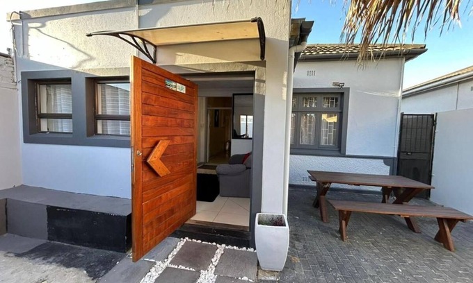 Parow Appartement | 57 On Wynne- FAMILY UNIT 1