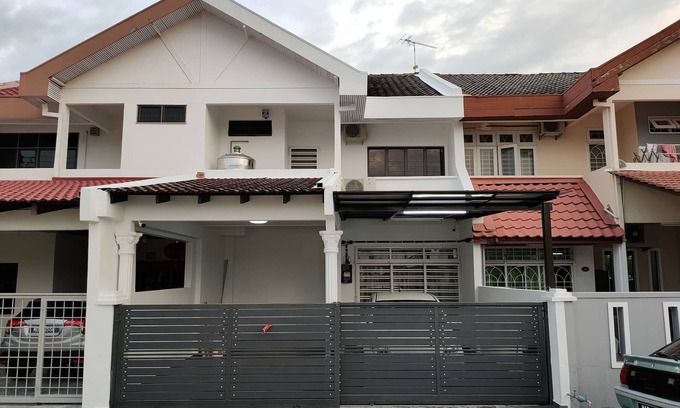 Taman Kota Laksamana Maison | 58 Kota Laksamana - Près de la rue Jonker pour 10 à 15 personnes