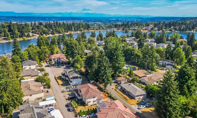 SeaTac Maison | 592) 6 bedrooms/Walking distance to airport