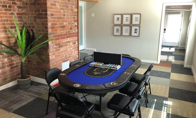 Dallas Maison | 5BD-3BA in the Heart of Dallas wit Pool & Hot Tub