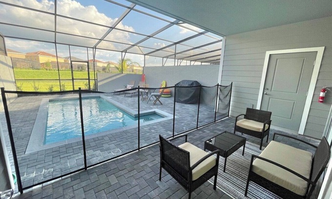 Loughman Maison | 5 Bedroom Townhouse With Pool 20 Min to Disney