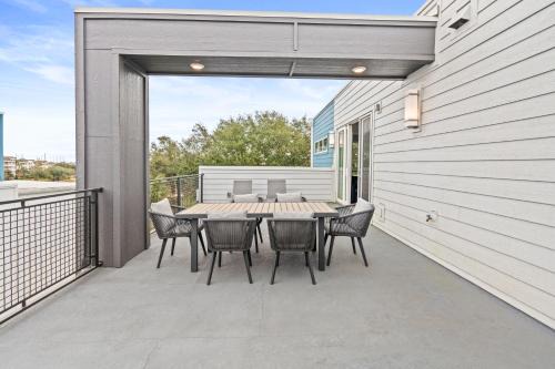 Reunion Appartement | 5Bd 4 and a half Ba 2 Story apt 49-215