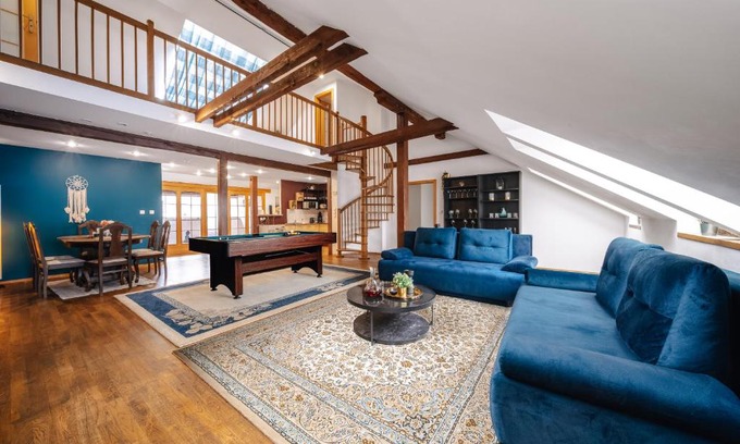 Smichov Appartement | 5BD Duplex - Billiard - Home Cinema - Central