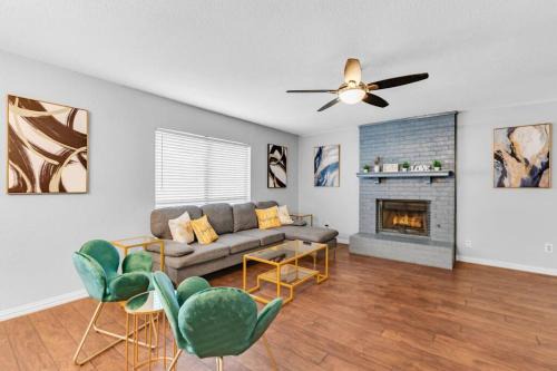 Flower Mound Maison | 5BR 2.5BA *Newly upgraded Modern house sleeps 16