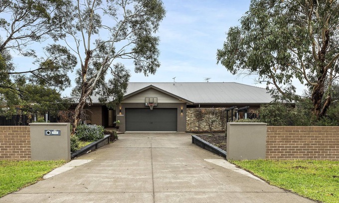 Leopold Maison | 5BR Birdwatcher Reedylake Farm in Leopold