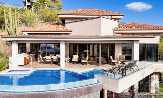 Coco Maison | Enjoy a breathtaking ocean view overlooking the entire bay of Coco Beach