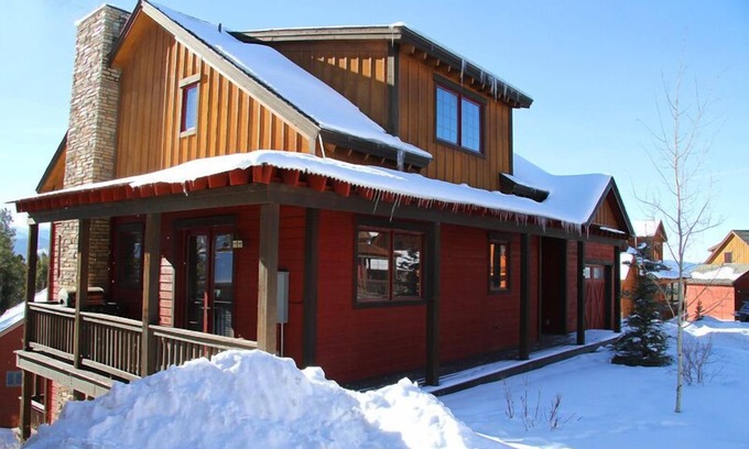 Fraser Maison | 5br Luxury Mountain Home Sleeps 10-20: Hot Tub, Game Room, Free Ski / Town Shuttle