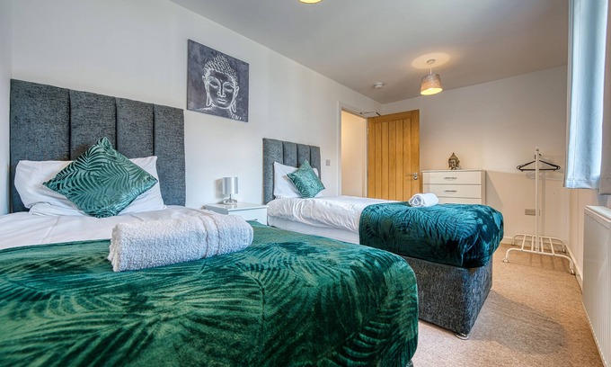 Yardley Appartement | 5BR Team Accommodation nr NEC/Airport with Parking