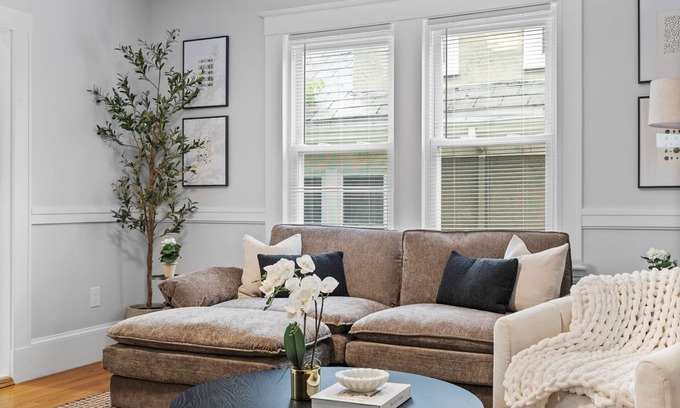 Winter Hill Appartement | 5BR3Bath + Yard in Somerville LUX Retreat Home