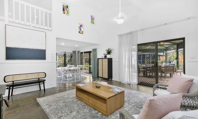 Surf Coast Maison | 5min walk to the Beach 5BR Home with Indoor Heated Pool