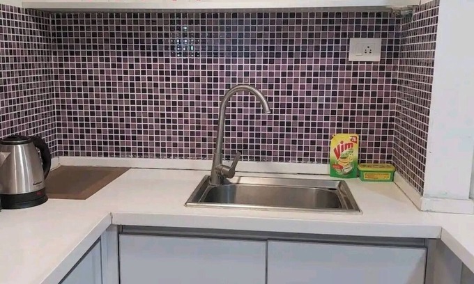 Surat Appartement | 5mints to Airport! Family sized cosy place swimming pool, garden, gym & playarea