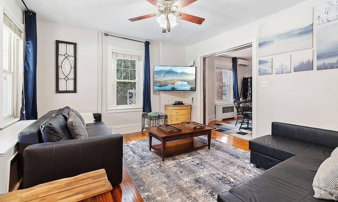 Bryn Mawr Maison | 5Star:King,Parking,AC,Deck,Train,Uni,Hospital
