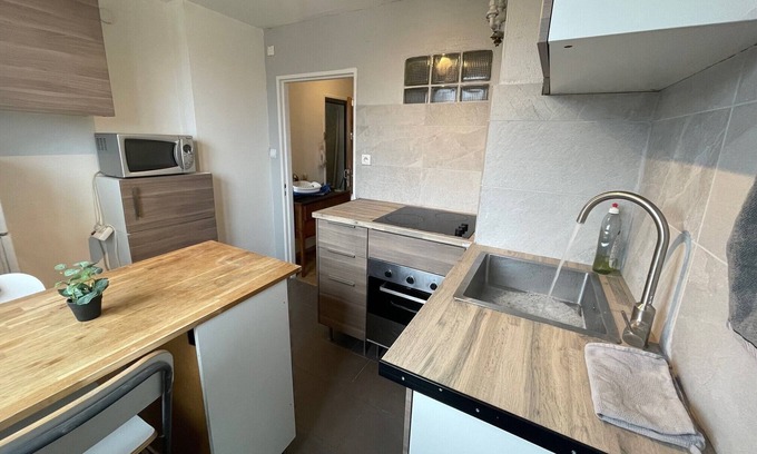 Neudorf Est Appartement | #6 Agréable 2 Pièces au Dernier Étage D'un Immeuble Très Calme du Neudorf
