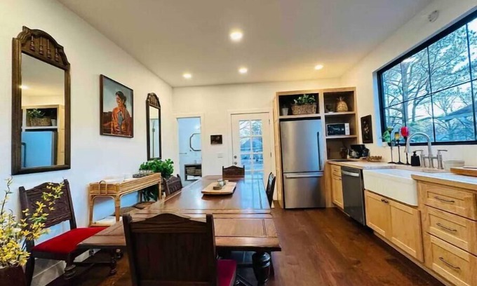 Springfield Maison | Restored 1900's Home, Right Downtown!