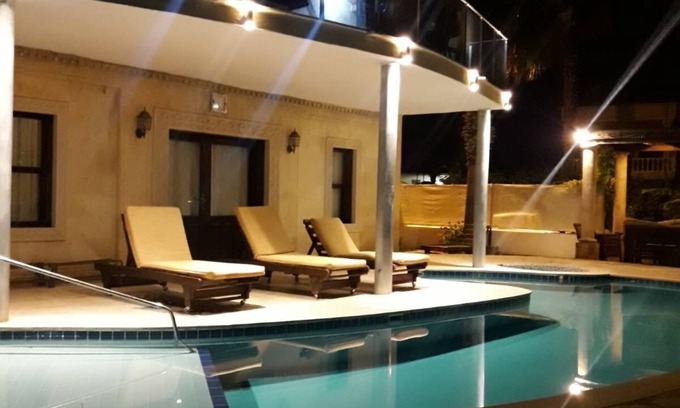 Dalyan City Center Villa | Villa de lujo de 5 dormitorios, piscina privada y bar, wifi gratuito, aire acondicionado, TV por satélite, 2 salones