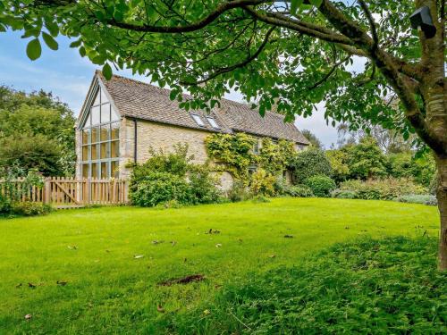 Lechlade Maison | 6 Bed in Lechlade 93251