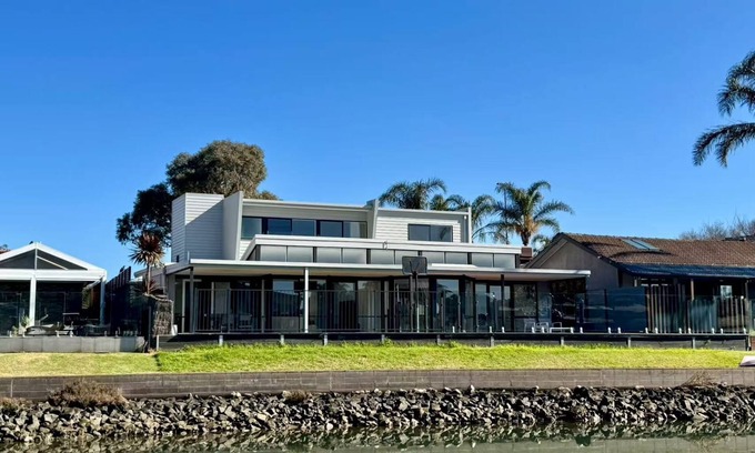 Patterson Lakes Maison | 6-Bed Lake Escape for Families & Friends