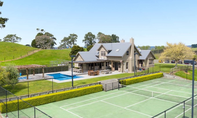 Wairoa Maison | 6 Bed room Villa with swimming pool, spa and tennis court in Tauranga
