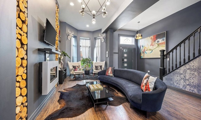 Bronzeville Maison | 6 Bedroom Guest House