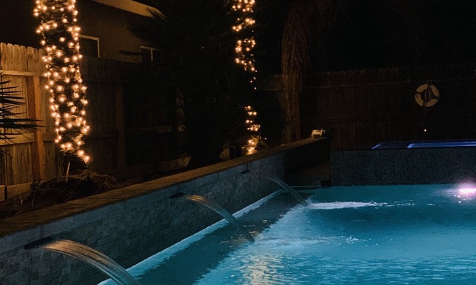 Visalia Maison | 6 bedroom home with heated Pool/Spa near Sequoia National Park