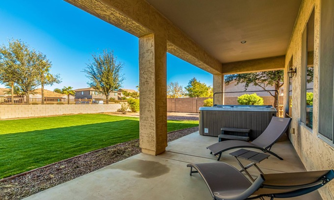 Queen Creek Maison | ❤️ 6 BEDROOMS, 5000sf, ARCADE, NEW JETTED SPA - SLEEPS 25 ❤️