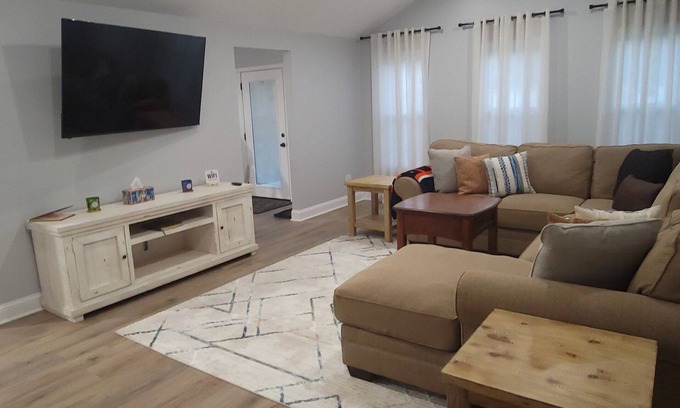 Joliet Maison | 6 bedrooms! Pool Table, Gaming Area, Firepit & More