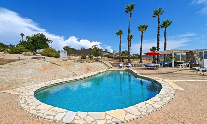 Valley Center Maison | Hacienda súper privada. 9 CAMAS en 2. 5 acres con impresionantes vistas del valle!