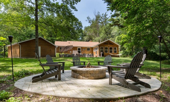 Harbert Cottage | 6 lits, 3 bains Récemment rénové, pour 14 personnes (10 adultes, 4 enfants).