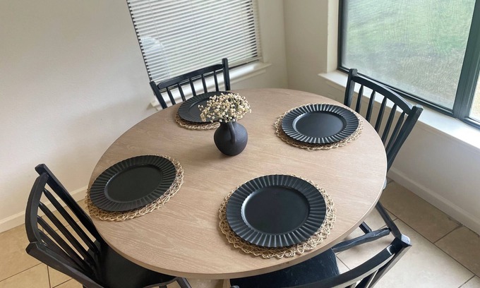Live Oak Maison | home. perfect for vacations. spacious. centrally located secure community. river walk 17m.