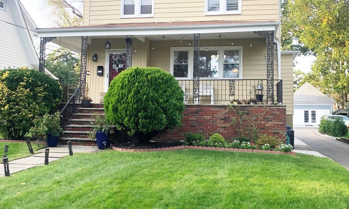 Roselle Park Appartement | 6 Beds-Beautiful Apartment , near Schools, Bus Transits! Pet Friendly!