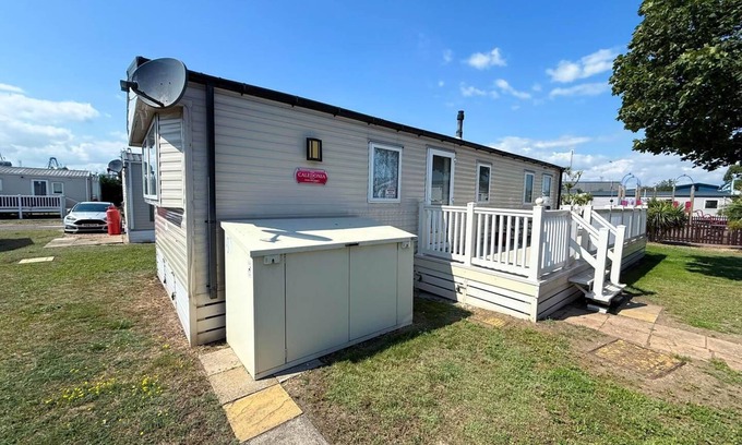 Felixstowe Maison | 6 berth caravan with decking and WiFi at Suffolk Sands Holiday Park ref 45040G