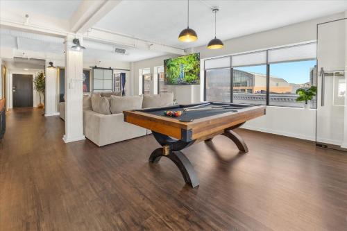 Wholesale District Appartement | 6 BR Condo in the Heart of Indy - 3 blocks to ICC
