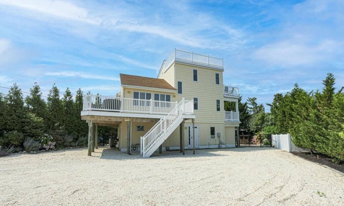 Loveladies Maison | 6 BR, Pool, Hot Tub and 5 min to Ocean