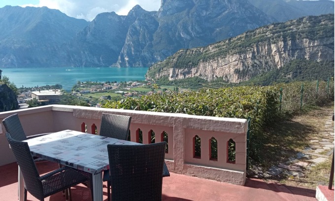 Torbole sul Garda Villa | Jardin Belvédère 6 avec grand balcon et grand jardin superbe vue sur Gardalke