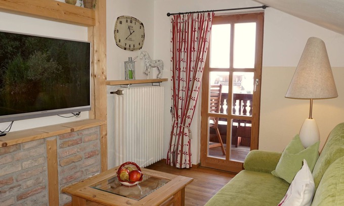 Grassau Appartement | 6. Fewo Chiemsee, 43 qm, 2-3 Pers., 1 Schlafzimmer, 1 Wohn-Schlafraum, Ostbalkon 2.OG