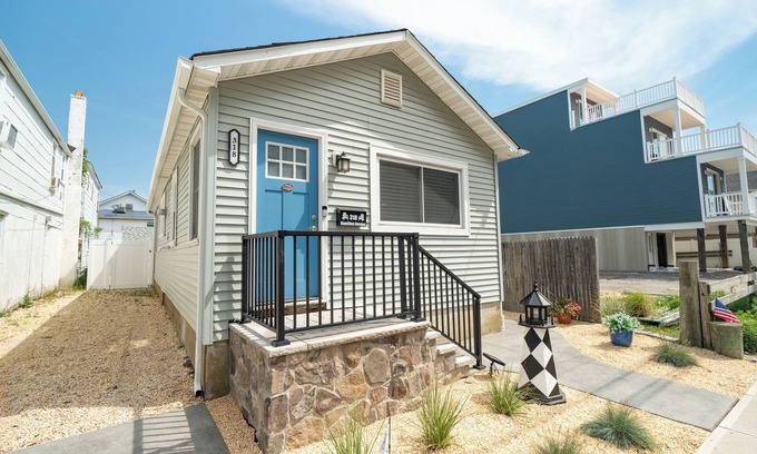 Seaside Heights Maison | 6 FREE season beach passes. All new in Seaside Heights with private driveway