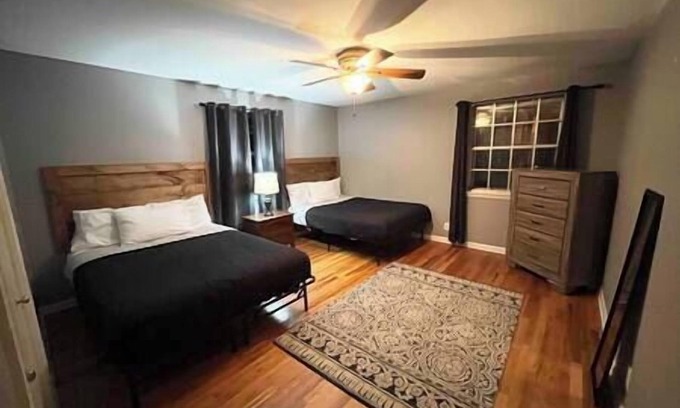 Nashville Maison | 6 Mi to Downtown! Large house!