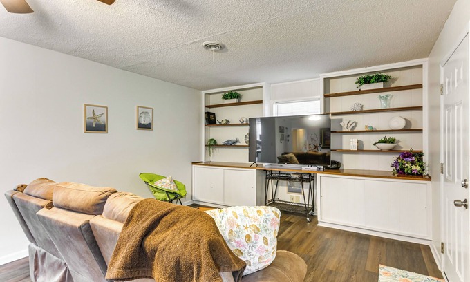 Northeast Pensacola Maison | 6 Mi to Dtwn Pensacola: Family-Friendly Gem!