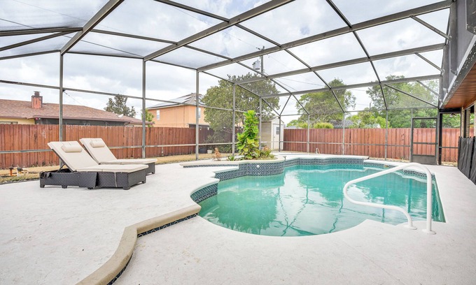 Deltona Lakes Maison | 6 Mi to Gemini Springs Park: Chic Home w/ Pool!