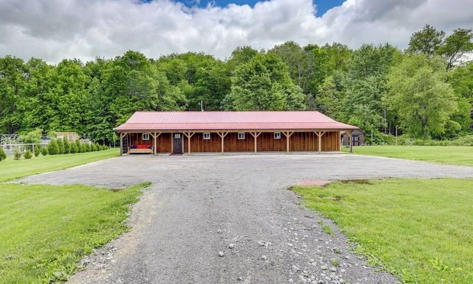 Dover Maison | 6 Mi to Main Street: Dog-Friendly Home in Dover!