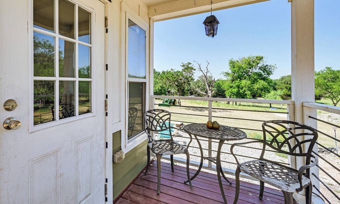 Copperas Cove Cabine | 6 Mi to Topsey Exotic Ranch: Retreat on 12 Acres!