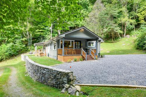 Maggie Valley Maison | 6 Mi to Waterrock Knob Serenity Cottage