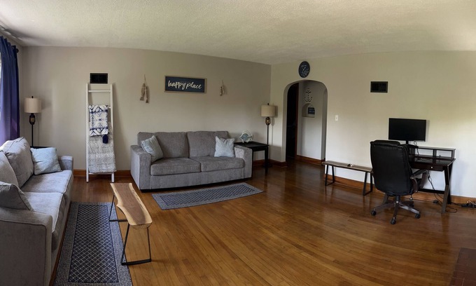 Huntingdon Maison | 6 minutes to RaystownSynders Boat Launch. Room to park a boat. 40 miles to PSU!
