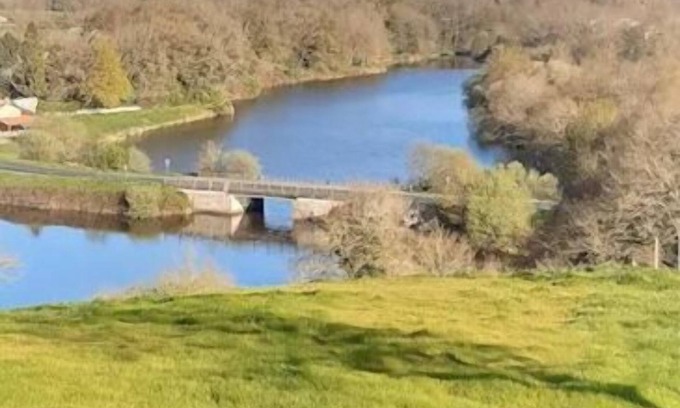 La Roche-sur-Yon Maison | Gite 6 personnes avec vue imprenable sur le lac de Moulin Papon