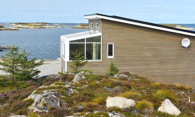 Dyrvik Maison | 6 person holiday home in Dyrvik