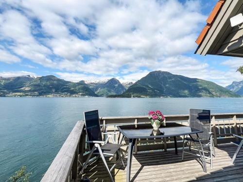 Leikanger Maison | 6 person holiday home in Leikanger
